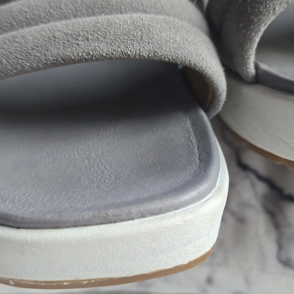 Ugg Lynden Suede Platform Shoes - Picture 4 of 12
